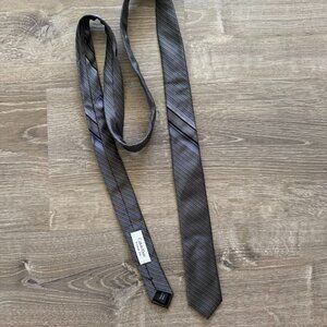 Calvin Klein 100% Silk Gray/Lavender Extreme Slim Tie with Stripe Accent